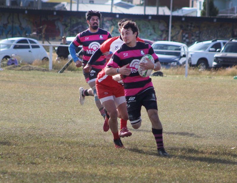 Aguilas aplastó a Uni en La Soñada