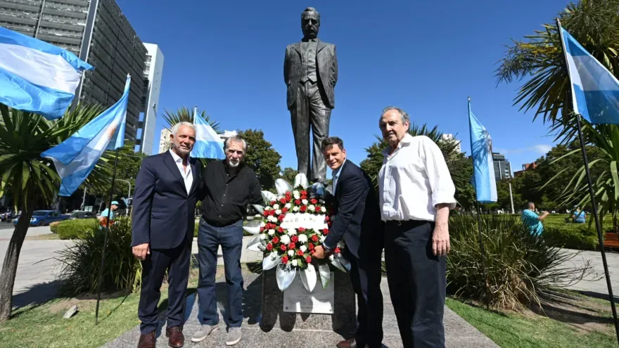 La Plata homenajeó a Raúl Alfonsín a 99 años de su nacimiento