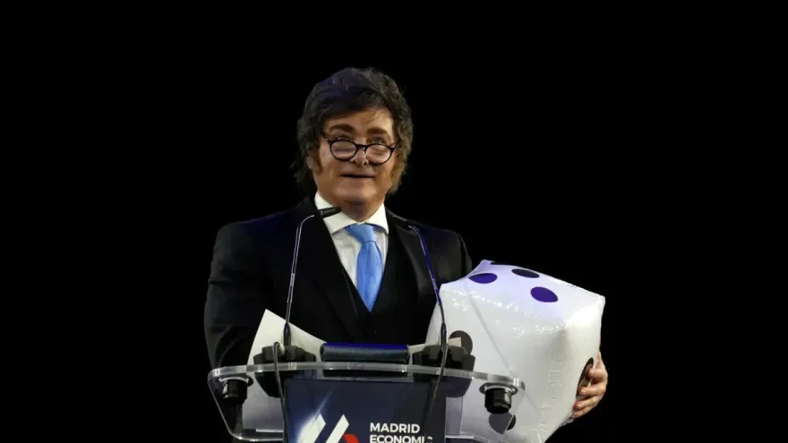 Las encuestas registran una caída brusca en la imagen de Javier Milei