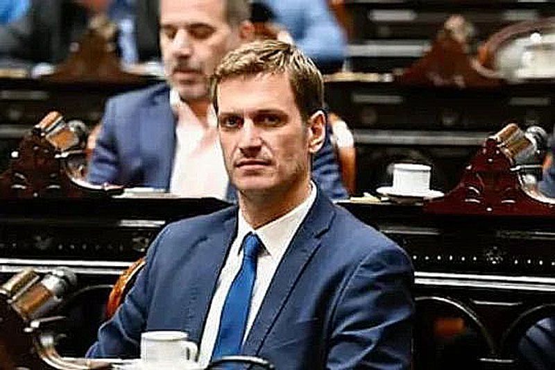 Diputado compró un aire comprimido online y lo recibió en el Congreso