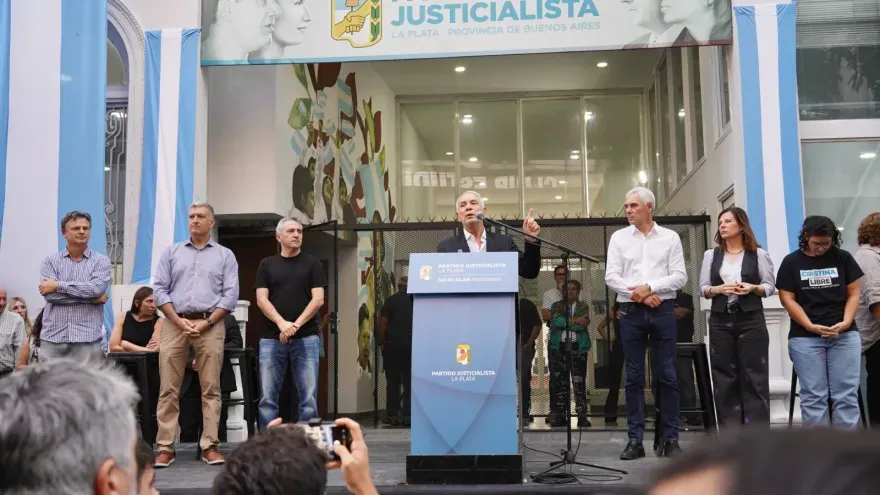 Julio Alak asumió en el PJ La Plata y llamó a un frente para impulsar a Axel
Kicillof