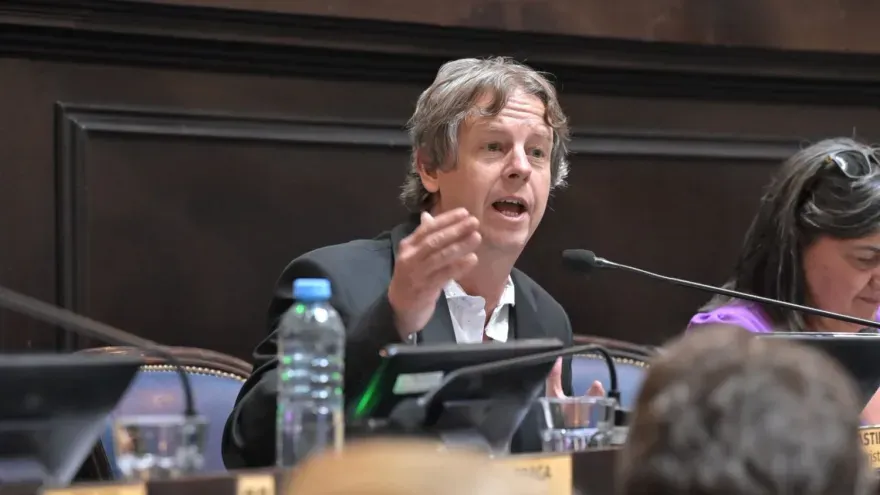 Christian Castillo: "El caso Adorni abre la discusión sobre sobresueldos en el
gobierno"