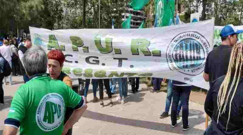 No Docentes de la UNR movilizan en la gran marcha universitaria pero no realizan medidas de fuerza