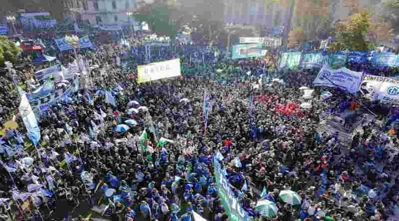La CGT llamó a ponerle “límites” al Gobierno de Milei en la marcha por el Día del Trabajador