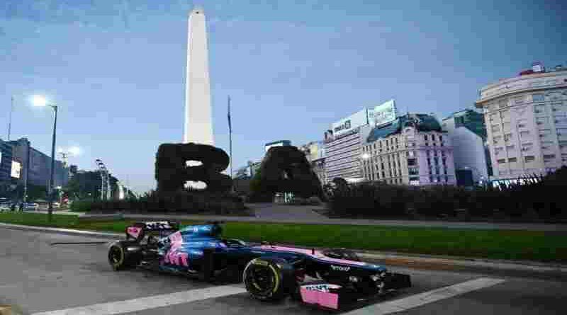 Presentaron en el Obelisco el Fórmula 1 que conducirá Colapinto en Palermo