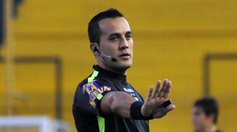 Revelan chats atribuidos al árbitro Fernando Espinoza con Beacon y crece el escándalo en AFA