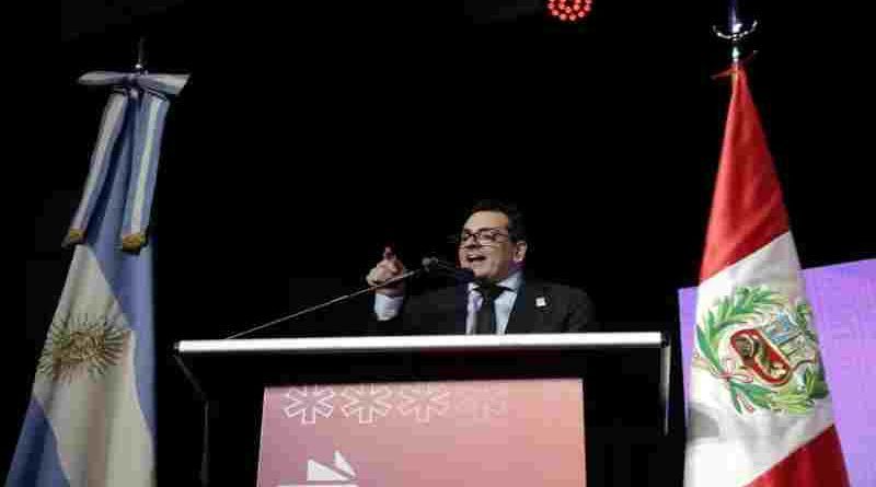 Abucheos y tensión marcaron el discurso de Leonardo Cifelli en la apertura de la Feria del Libro