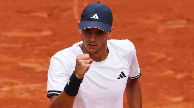 Rafa Jódar ganó con una épica remontada y eliminó a Carreño de Roland Garros