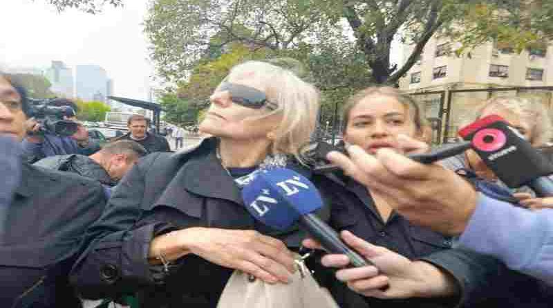 Las dos jubiladas que le prestaron dólares a Adorni aseguraron no conocerlo