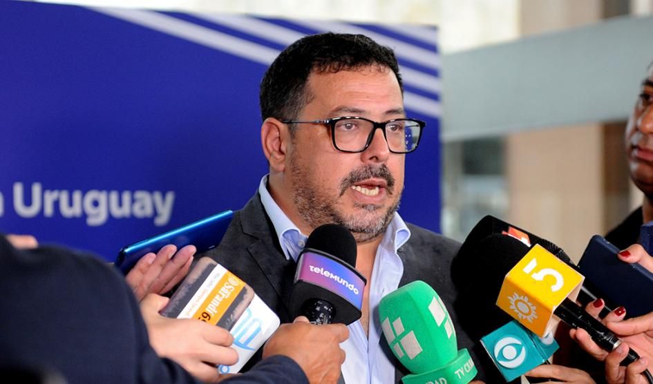 Sánchez descarta privatización pero propone abrir empresas públicas a la inversión privada