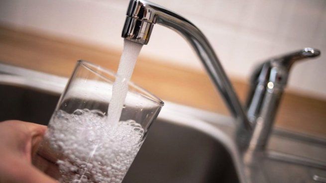 El Gobierno pone un límite a los aumentos mensuales de AySA hasta agosto y baja el ritmo de las subas de tarifas