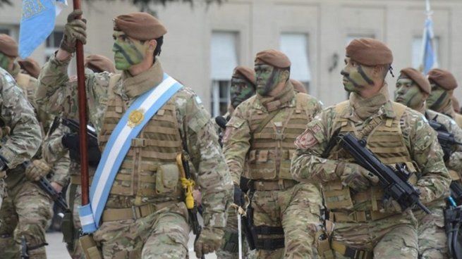 El gobierno de Javier Milei asigna fondos de privatizaciones y bienes estatales a Defensa, Fuerzas Armadas y reequipamiento militar