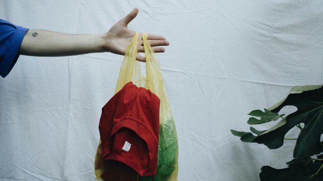 Por qué no deberías usar bolsas plásticas para guardar la ropa de verano y cuáles son los métodos recomendados