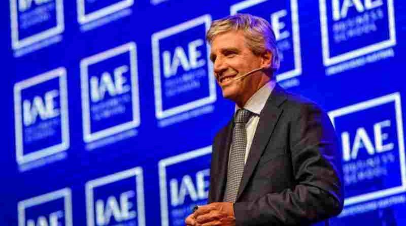 Desde Washington, Caputo afirmó que no se van a desviar “ni un centímetro” del rumbo económico