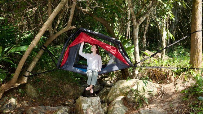 Dormir en el aire: el invento perfecto para los amantes de la naturaleza y la aventura