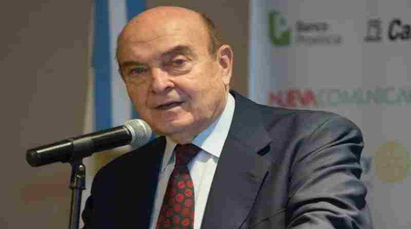 Domingo Cavallo insiste en la necesidad de la liberalización total del cepo