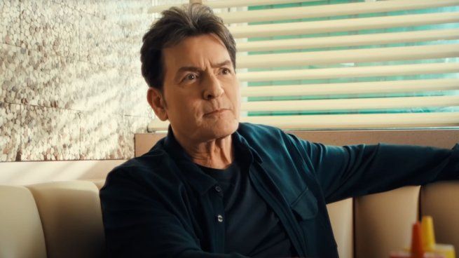 Se niega a pagar la cuota alimentaria y acumula casi 10 millones en deudas: el escandaloso desinterés de Charlie Sheen