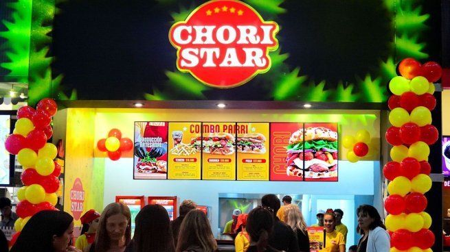 Cuando el choripán se convierte en gourmet: la revolución parrillera que conquista los patios de comida del conurbano