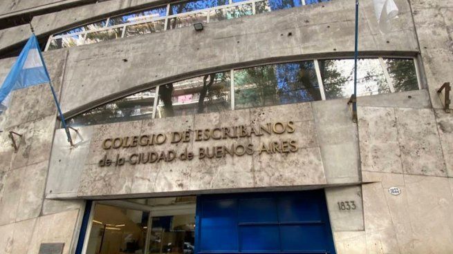Caso Adorni: el Colegio de Escribanos de la Ciudad afirmó que las operaciones se informan siempre a la UIF