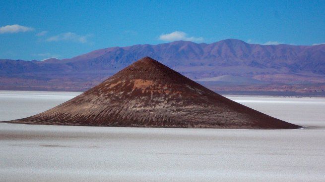 La pirámide casi perfecta de Salta que muy pocos argentinos conocen y es furor en todo el mundo