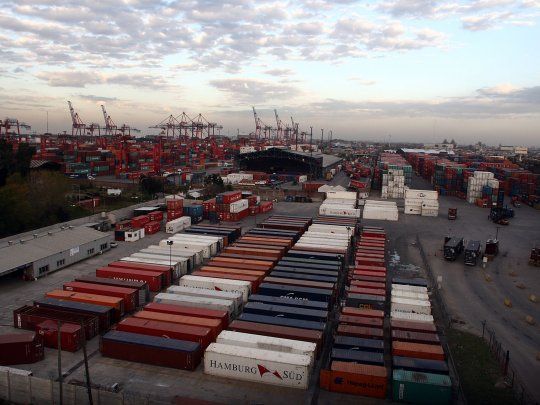 El superávit comercial de China fue el más bajo en 13 meses por el conflicto en Irán y la guerra comercial