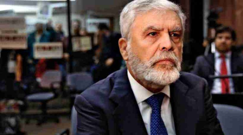 Internado por “arritmia”, preocupa la salud de Julio De Vido