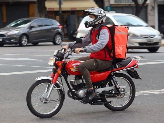 Se acelera la concentración del delivery: Uber avanza sobre el dueño de Pedidos Ya para reinar en el mercado de entregas
