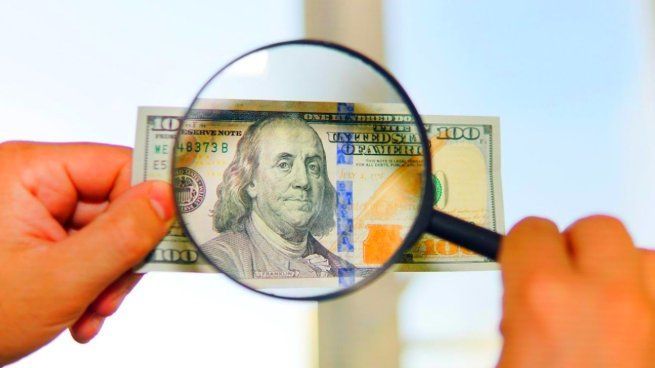 No aceptes dólares sin hacer esto: la herramienta que todos tienen y te puede salvar de una estafa