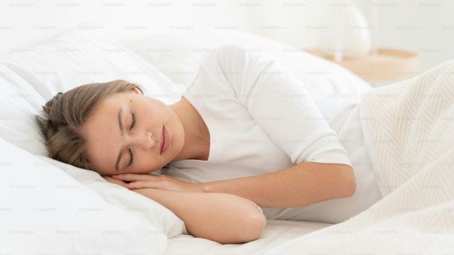 ¿Qué significa que alguien sueñe con vos, según la psicología?