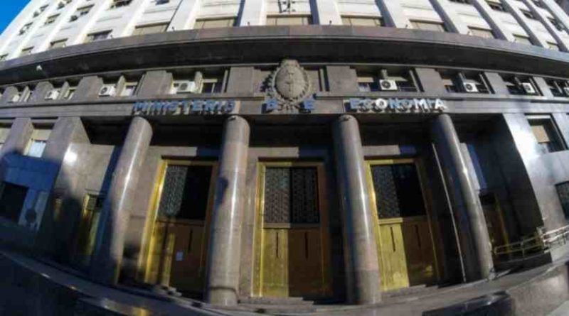 El Tesoro acelera el “rulo” de los pesos para esquivar la bomba de vencimientos