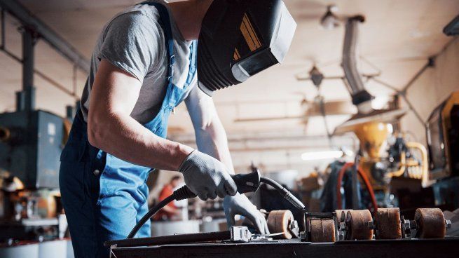 Radiografía del empleo: se perdieron más de 124.700 puestos registrados en un año y crecen los monotributistas