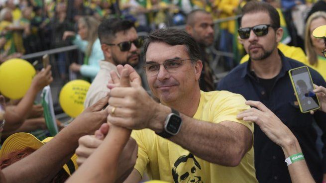 ¿Sorpresa para Donald Trump? Flávio Bolsonaro promete cooperar con China si es electo