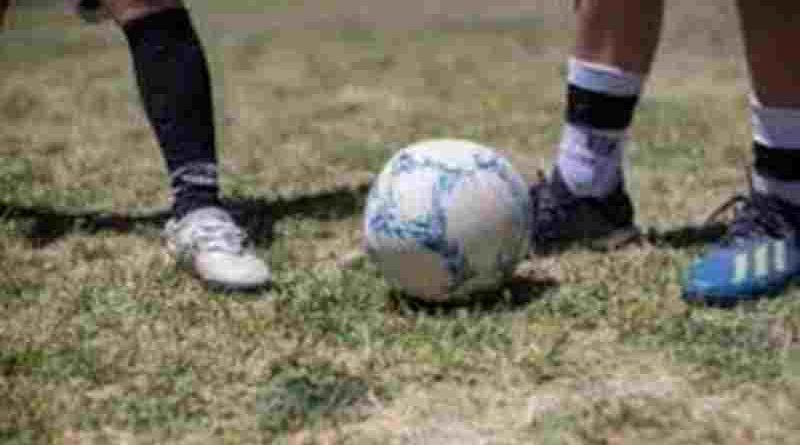 Imputaron a tres futbolistas amateurs por agredir a un árbitro y un juez de línea