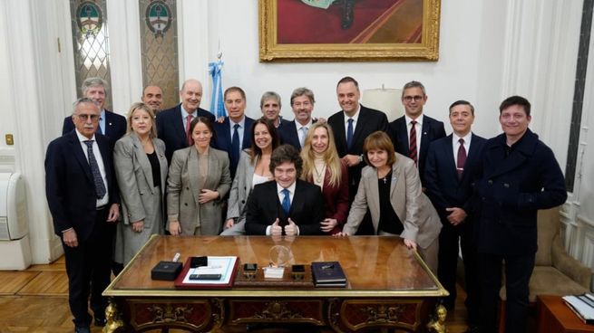 Se reúne el Gabinete en medio de las tensiones internas y el clamor por la salida de Manuel Adorni