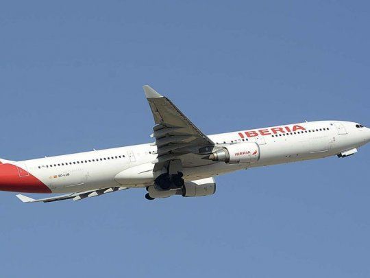 Las líneas aéreas toman medidas para sostener la oferta de vuelos para el verano europeo pese a la crisis del combustible