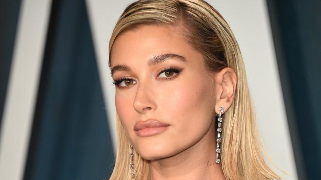 De cuánto es la fortuna de Hailey Bieber, la modelo y empresaria que superó el patrimonio de Justin