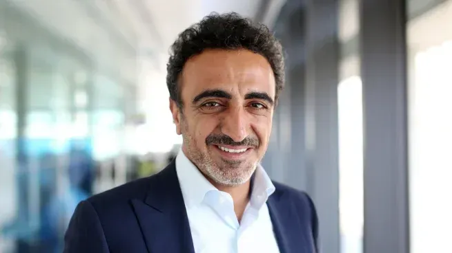 De pedir un préstamo para reabrir una fábrica cerrada a ganar miles de millones de dólares: quién es Hamdi Ulukaya