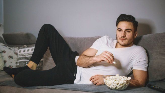 La imperdible serie de Netflix que te hará reír y reflexionar sobre la masculinidad