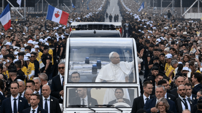 El papa León XIV celebró una misa multitudinaria en París ante 700.000 fieles