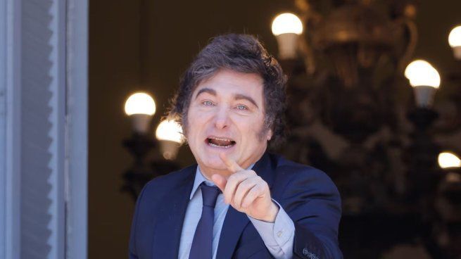 La imagen digital de Javier Milei cerró abril con mayor negatividad, según un informe privado