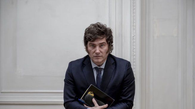 Volvió a caer la imagen positiva de Javier Milei y quedó fuera del top 3