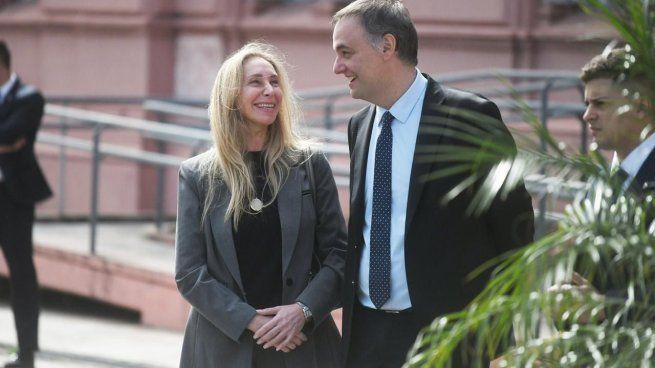 Karina Milei refuerza el respaldo a Manuel Adorni: presencia en actos y foto en medio del avance judicial