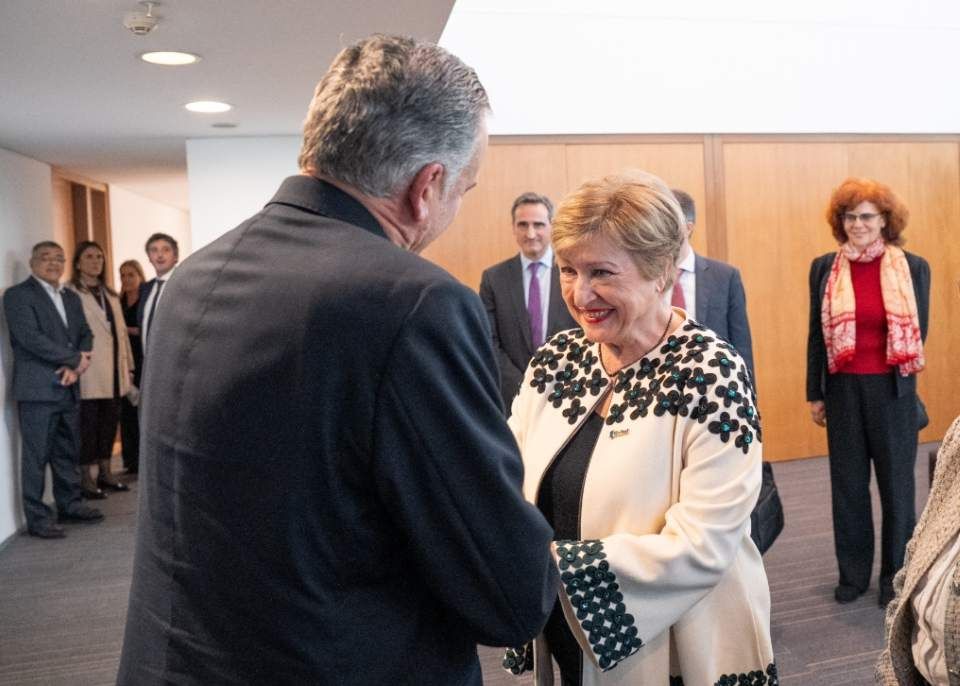FMI proyecta crecimiento de 1,3% para Uruguay en 2026 y destaca resiliencia macroeconómica