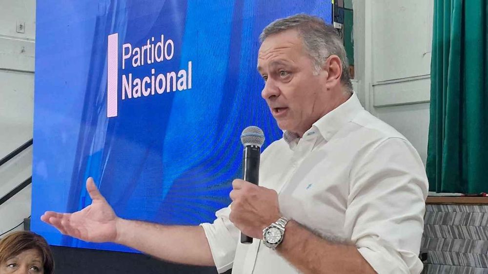 Delgado acusó al FA de usar inteligencia artificial para escribir el plan de seguridad