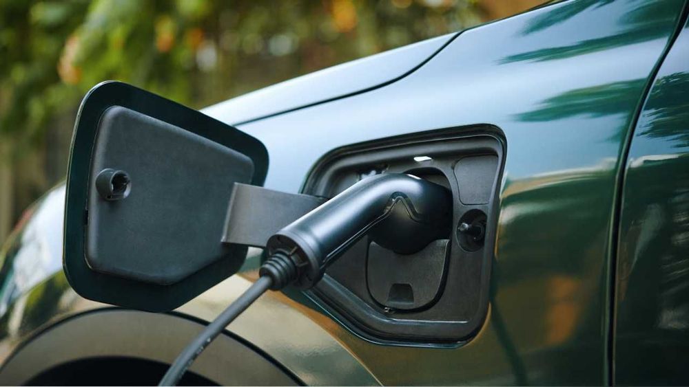 Por baja en las ventas, la industria del combustible pide “revisar” beneficios a autos eléctricos