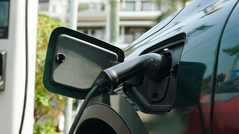 Uruguay duplica el promedio mundial de venta de autos eléctricos y lidera en América