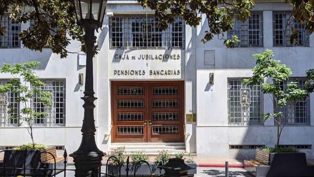 Déficit de la Caja Bancaria: cómo la garantía estatal convierte a los contribuyentes en avales