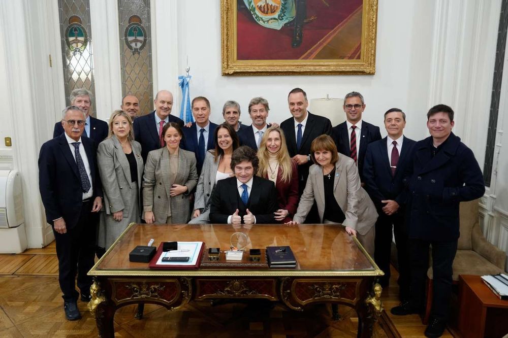 La confianza en el gobierno de Milei cae en el sexto mes consecutivo de retroceso