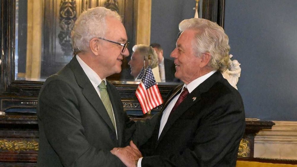 Estados Unidos no logró que Uruguay expulsara o retirara a los médicos cubanos y aceptó un acuerdo