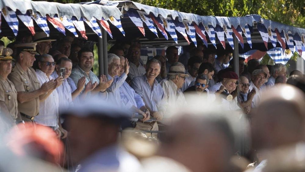 Un Orsi institucional vio pasar a Lacalle Pou, montado en el caballo de la campaña política